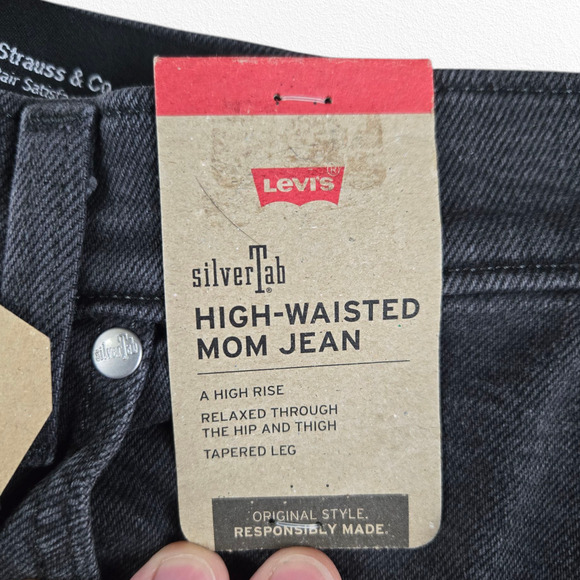 Levi's SilverTab Black Wash High Waisted Tapered Straight Leg Mom Jeans Size 28 - Picture 4 of 14